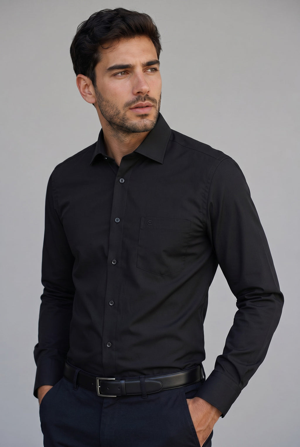 Barutti.ae Casamoda black classic-fit dress shirt with a button-down collar and chest pocket on a male model