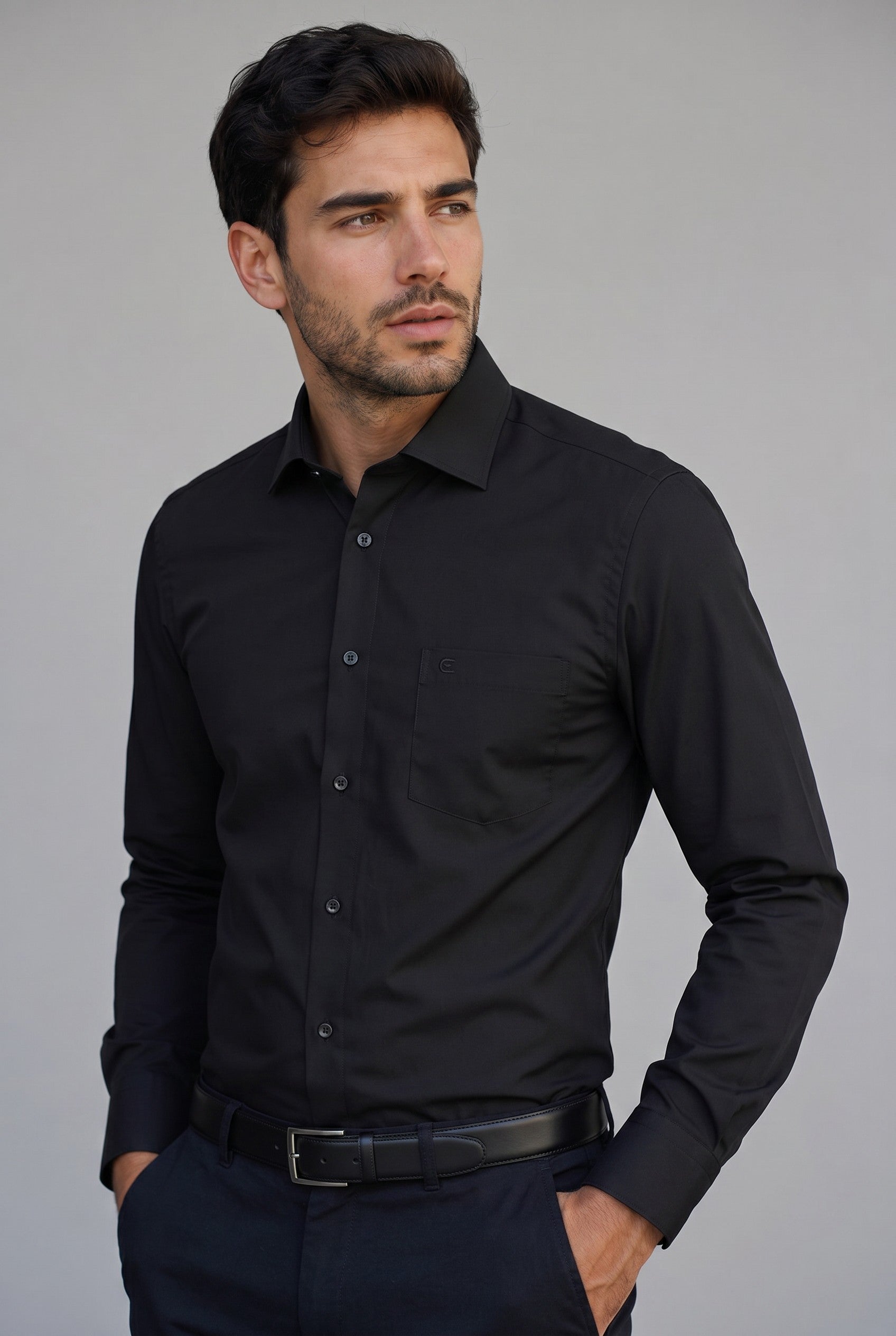 Barutti.ae Casamoda black classic-fit dress shirt with a button-down collar and chest pocket on a male model
