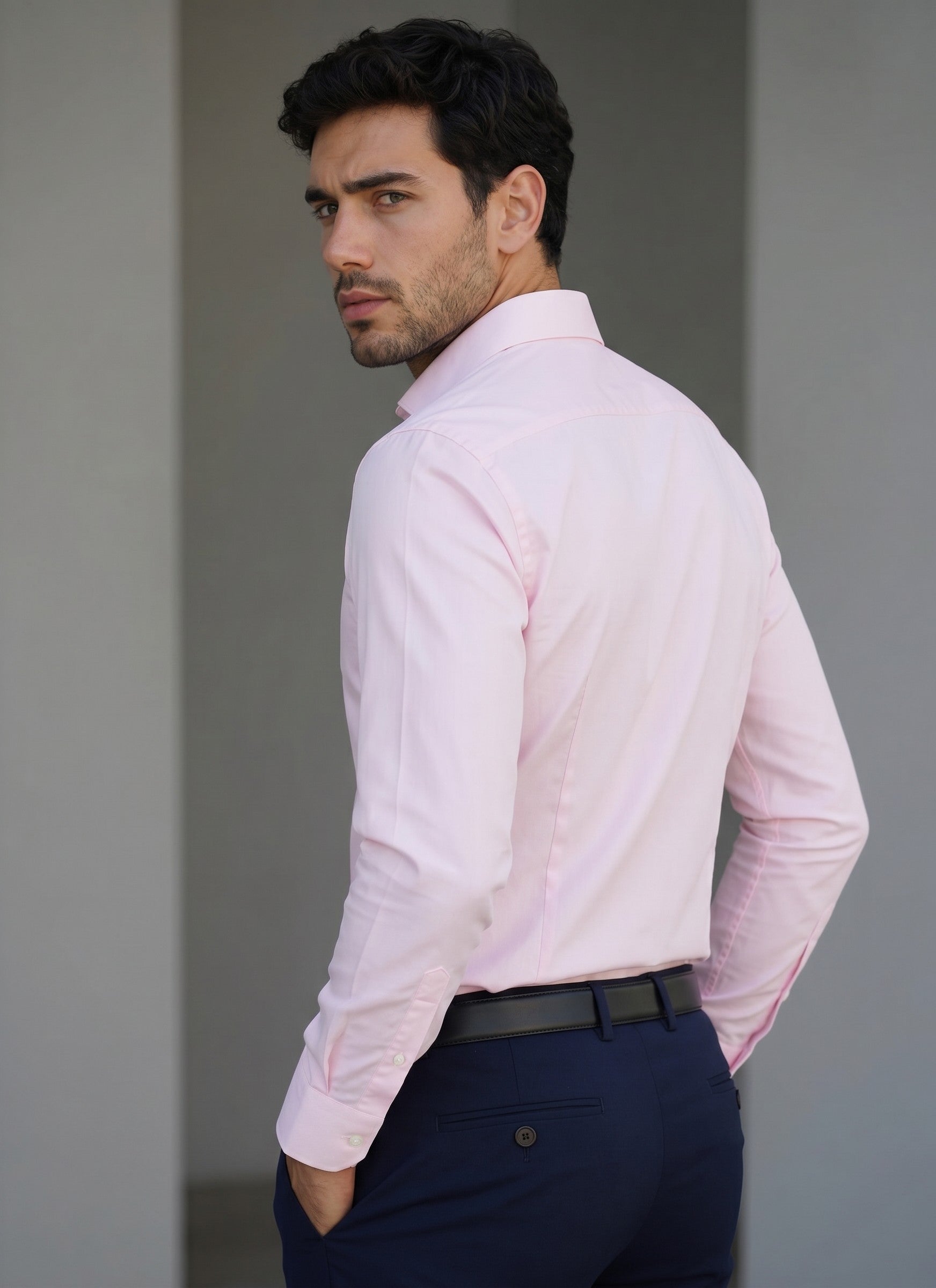 Barutti.ae VENTI modern fit long sleeve pink dress shirt worn by a man looking over his shoulder